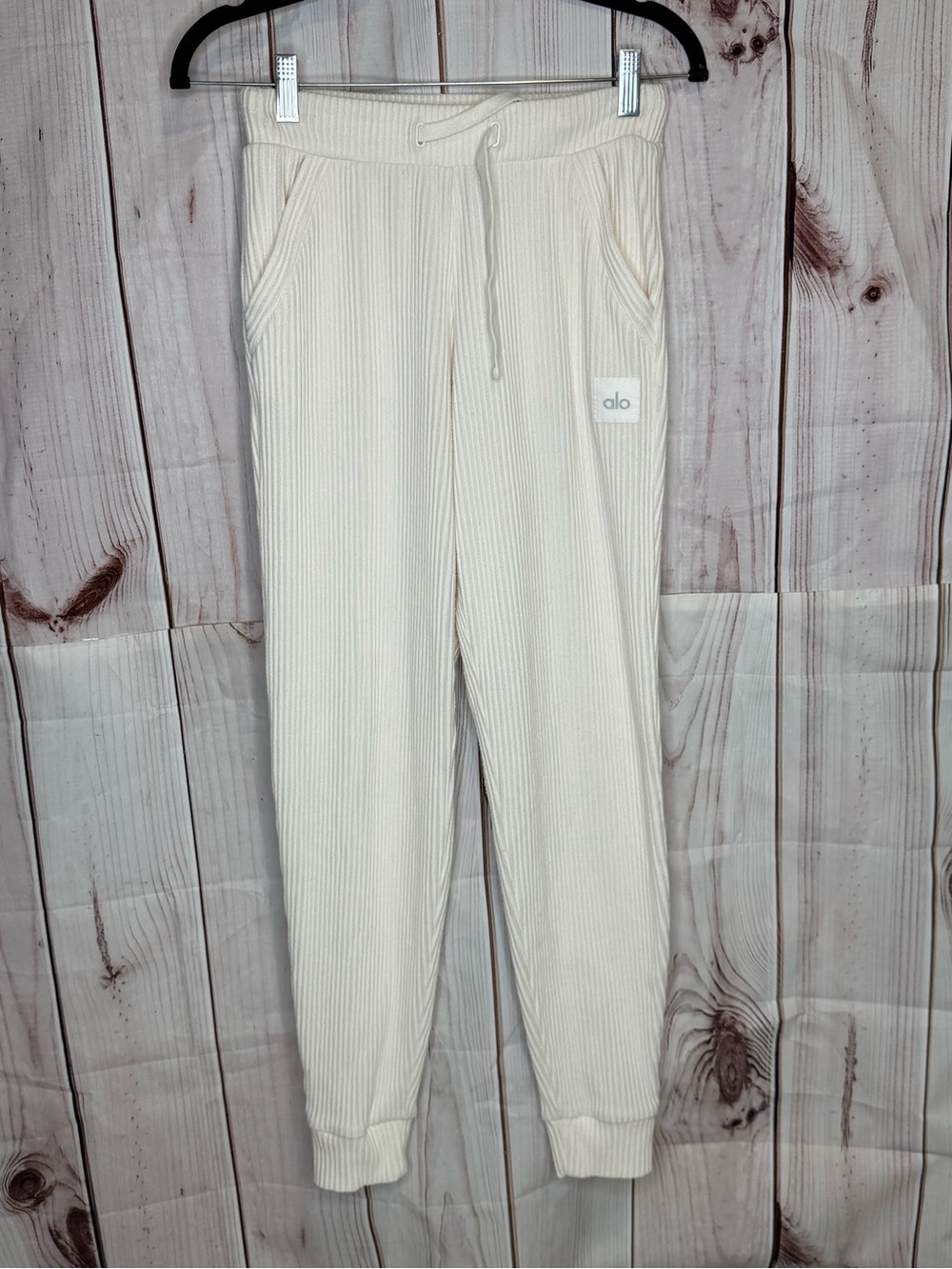 ALO Yoga Muse Sweatpants in Ivory - Picture 2 of 6